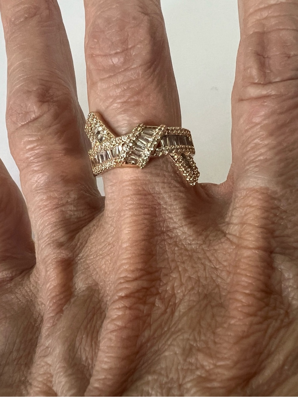 Sparkly Gold tone Crystal baguette Twist Ring size 8